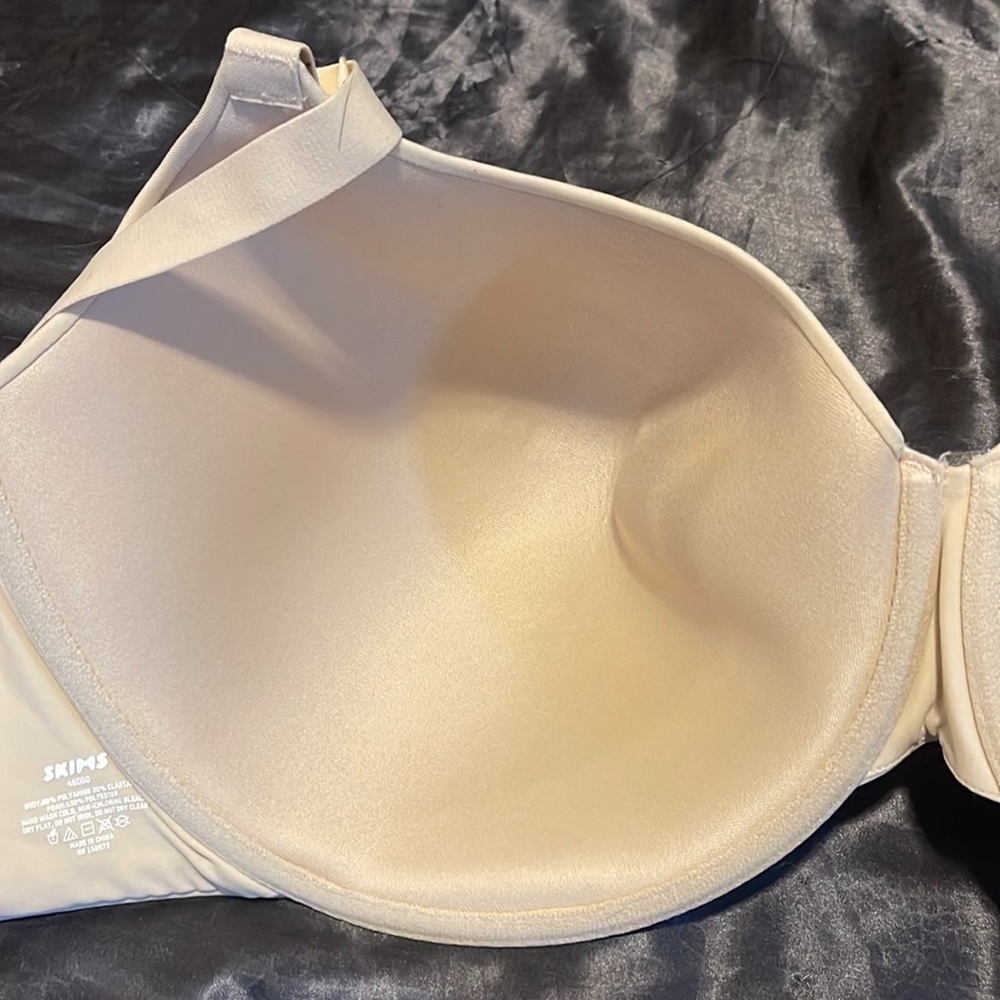 Skims T Shirt Bra - Picture 5 of 11
